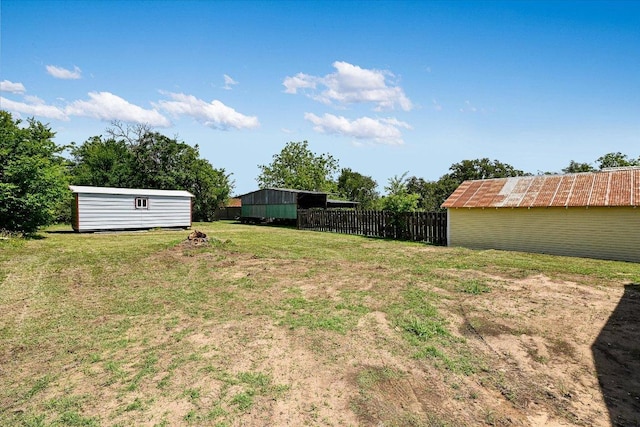 710 E 2nd St, Elgin, TX 78621 - view of yard with an outdoor structure