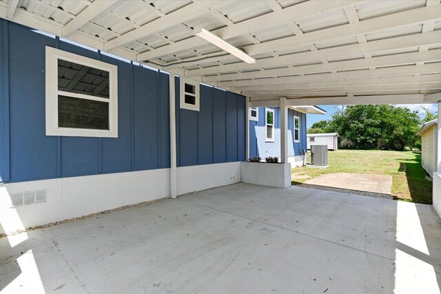 710 E 2nd St, Elgin, TX 78621 - view of patio / terrace