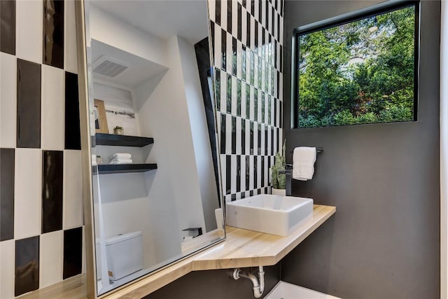 2901 S 5th St, Austin, TX 78704 - bathroom featuring a sink and toilet