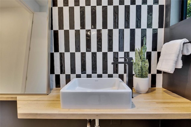 2901 S 5th St, Austin, TX 78704 - bathroom with a sink