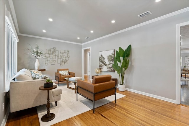 2601 W 49th St, Austin, TX 78731 - living area featuring recessed lighting, light wood-type flooring, baseboards, and ornamental molding
