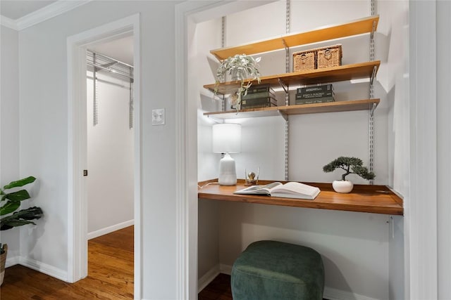 2601 W 49th St, Austin, TX 78731 - spacious closet featuring wood finished floors