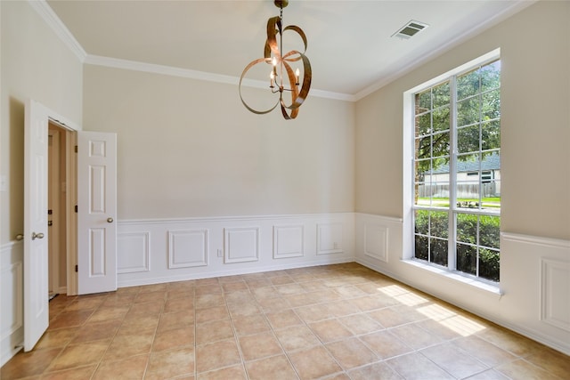 1607 Mesa Verde Dr, Round Rock, TX 78681 - unfurnished room featuring a chandelier, crown molding, and a wainscoted wall