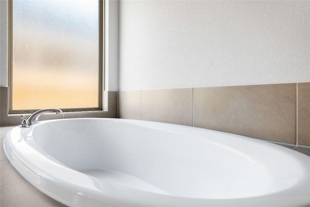 639 Bay Breeze Dr, Kyle, TX 78640 - full bath featuring a soaking tub