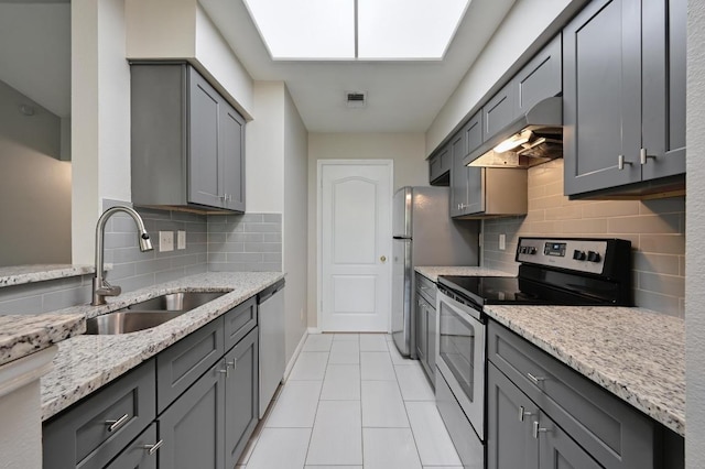 6000 Shepherd Mountain Cv Unit 107, Austin, TX 78730 - kitchen featuring appliances with stainless steel finishes, under cabinet range hood, a sink, and tasteful backsplash