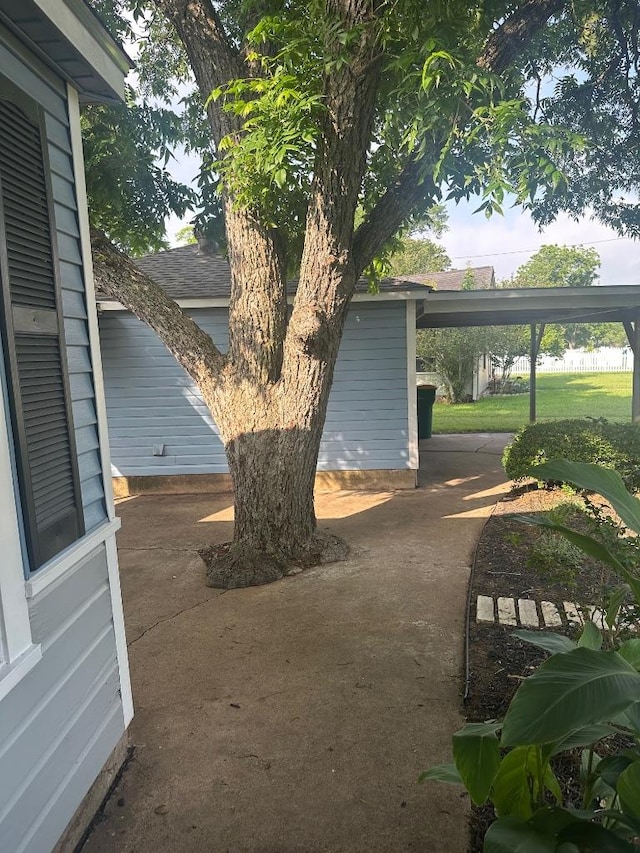 762 E Walnut St, La Grange, TX 78945 - view of patio