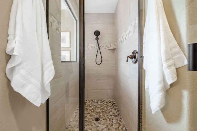 285 Sand Hills Ln, Austin, TX 78737 - full bathroom with a shower stall