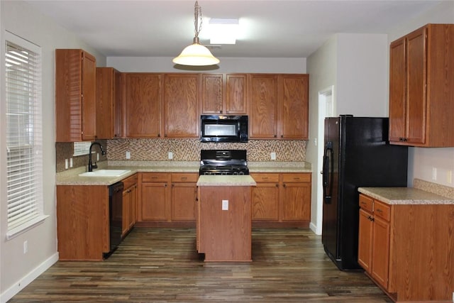 kitchen featuring black appliances, a sink, a center island, dark wood finished floors, and baseboards