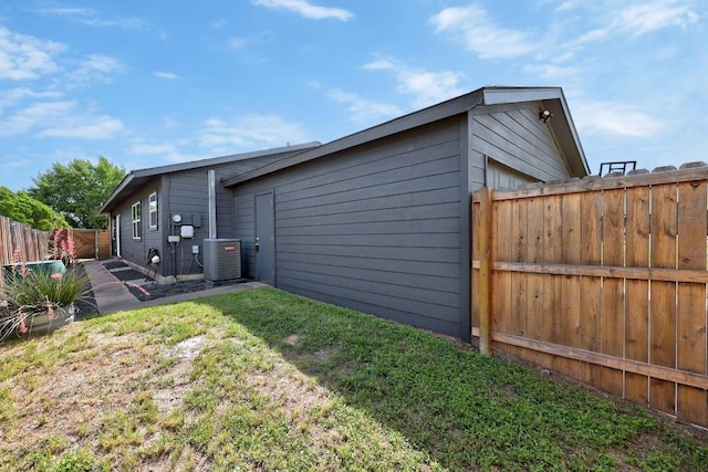 5916 Signal Pt, Austin, TX 78724 - back of property featuring a fenced backyard