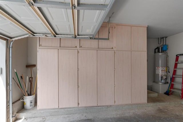 11558 Spicewood Pkwy Unit 7, Austin, TX 78750 - garage featuring gas water heater