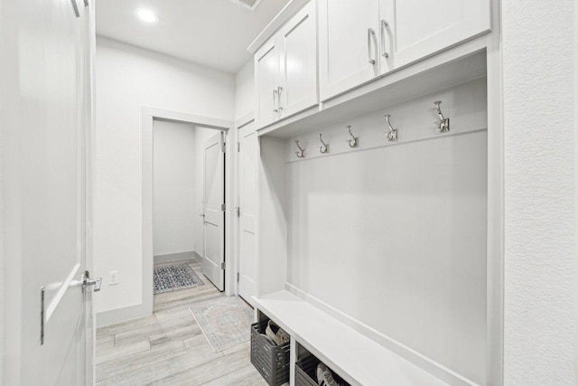 mudroom with light wood-style floors, recessed lighting, and baseboards