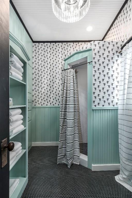 234 Loring, Stonewall, TX 78671 - bathroom featuring wainscoting, a chandelier, a shower with curtain, wallpapered walls, and wooden walls