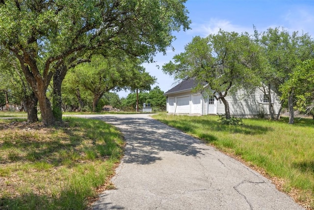 700 Longview Cir, Dripping Springs, TX 78620 - view of asphalt driveway