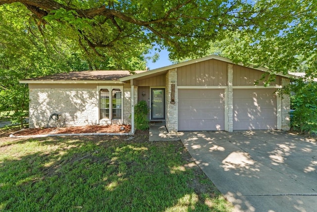 5105 Stone Gate Dr, Austin, TX 78721 - view of front facade with driveway and an attached garage