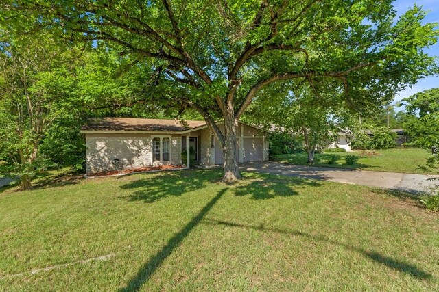 5105 Stone Gate Dr, Austin, TX 78721 - view of front of property with driveway, a garage, and a front lawn