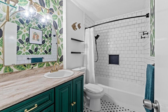 5105 Stone Gate Dr, Austin, TX 78721 - full bath featuring vanity, tile patterned flooring, and shower / tub combo with curtain