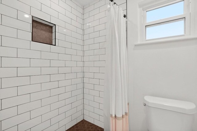8907 Hunters Trce, Austin, TX 78758 - bathroom featuring toilet and tiled shower