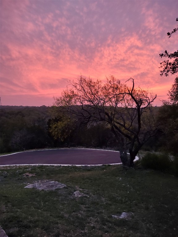 109 Ridgeview, Horseshoe Bay, TX 78657 - view of yard at dusk