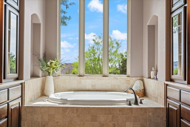 457 Santaluz Ln, Austin, TX 78732 - bathroom with a garden tub
