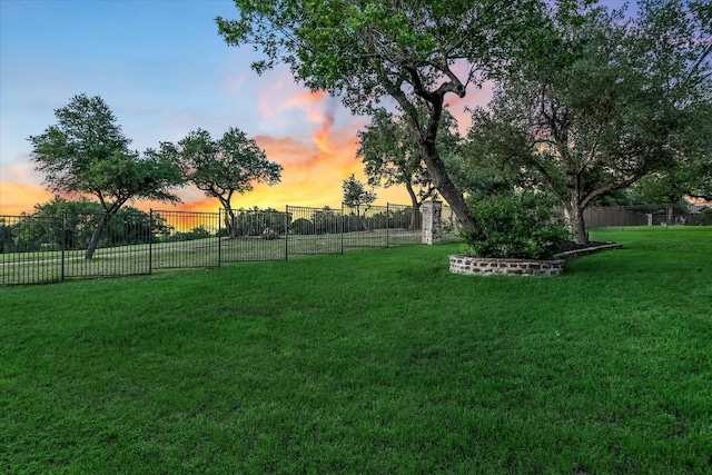 view of yard at dusk