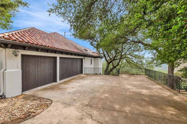 1710 Mount Larson Rd, Austin, TX 78746 - garage with driveway