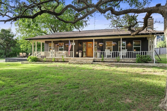 single story home featuring a porch and a front yard