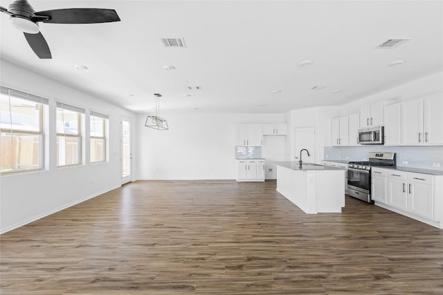 1203 Diggy Dr, Austin, TX 78748 - kitchen with stainless steel appliances, a sink, dark wood-type flooring, open floor plan, and recessed lighting