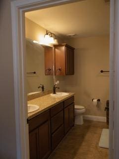 834 Salado Creek Ln, Georgetown, TX 78633 - full bathroom featuring double vanity, toilet, and baseboards