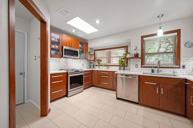 7303 Carlwood Dr, Austin, TX 78759 - kitchen featuring stainless steel appliances, a sink, tasteful backsplash, light countertops, and recessed lighting