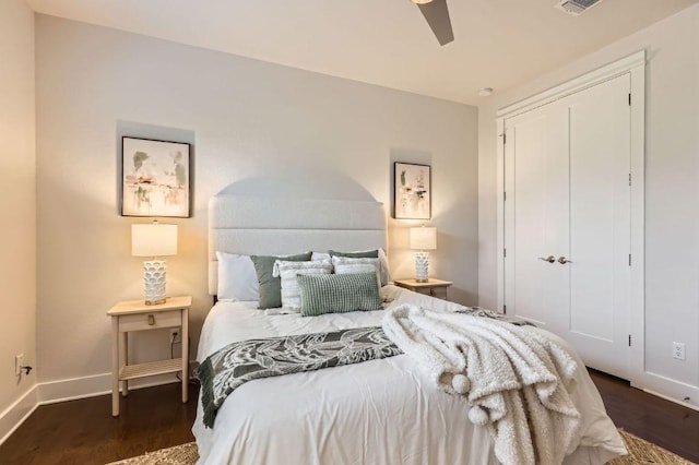bedroom featuring wood finished floors, baseboards, a closet, and a ceiling fan