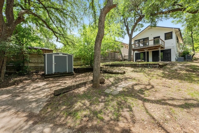 713 Patterson Ave, Austin, TX 78703 - view of yard with a storage shed