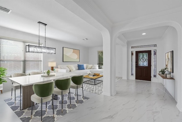 entryway featuring arched walkways, plenty of natural light, recessed lighting, baseboards, and crown molding