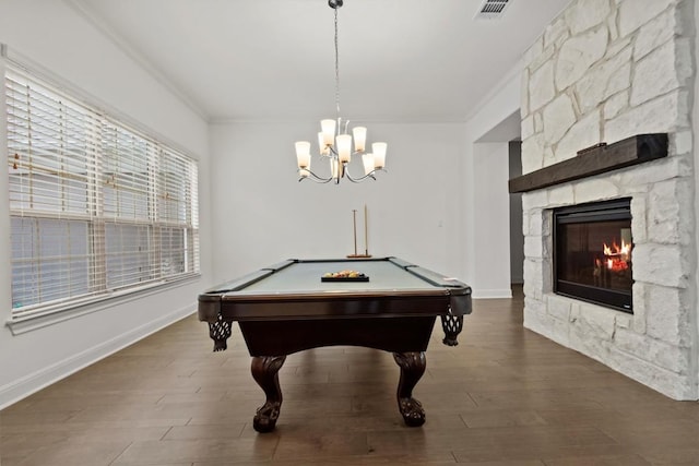 game room featuring crown molding, wood finished floors, billiards, a chandelier, and baseboards