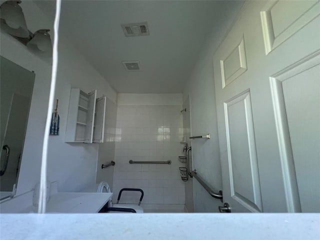 7205 Bethune Ave, Austin, TX 78752 - full bath featuring a shower, vanity, and toilet