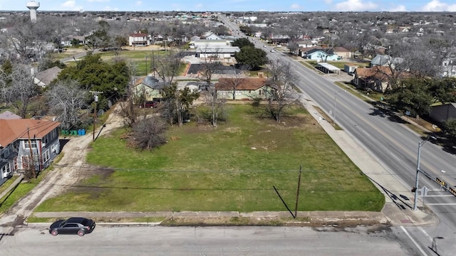 703 N Main St, Taylor, TX 76574