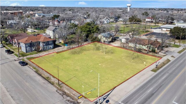 703 N Main St, Taylor, TX 76574