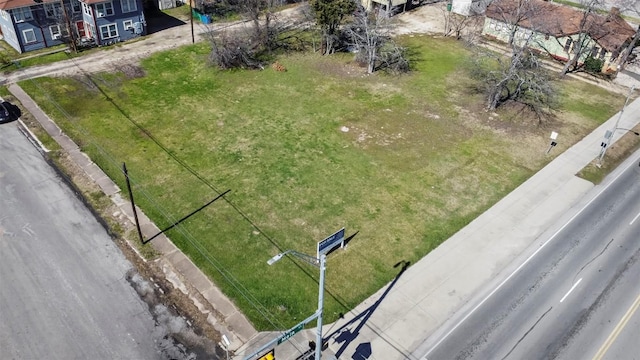 703 N Main St, Taylor, TX 76574