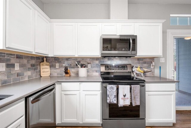 146 Long Shadow Dr, Bastrop, TX 78602 - kitchen with stainless steel appliances, white cabinetry, tasteful backsplash, and light countertops