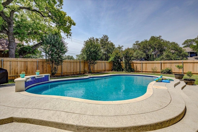 6022 Abilene Trl, Austin, TX 78749 - view of swimming pool with a patio area and a fenced backyard