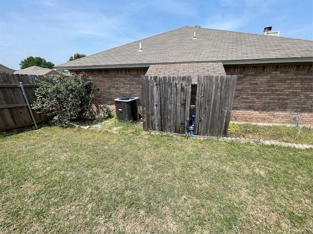 907 Vernon Dr, Copperas Cove, TX 76522 - view of yard featuring central AC