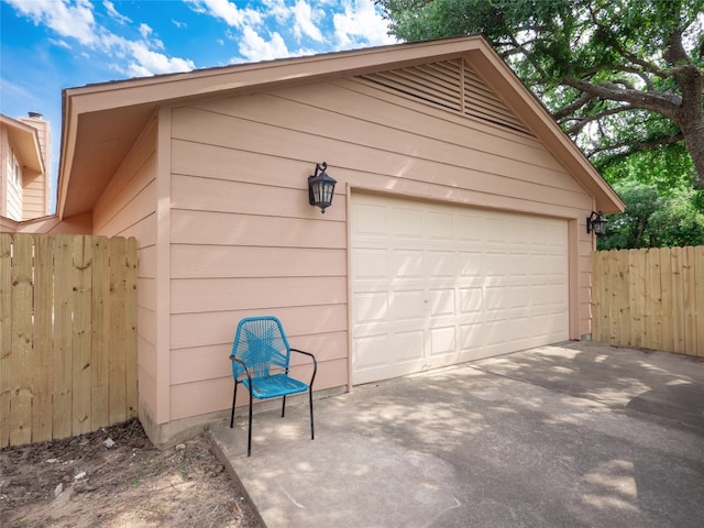 2702 Double Tree St, Round Rock, TX 78681 - detached garage featuring fence
