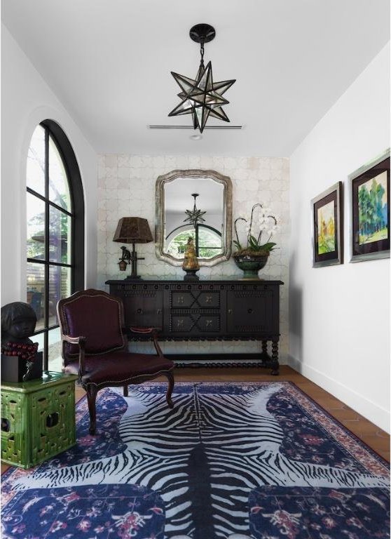 713 E 32nd St, Austin, TX 78705 - sitting room featuring baseboards and arched walkways