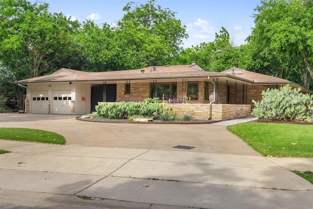 1254 S Church St, Georgetown, TX 78626 - view of front of property featuring a porch, driveway, and a garage