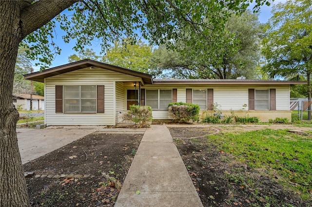 1408 Kent St, Taylor, TX 76574 - ranch-style house featuring brick siding