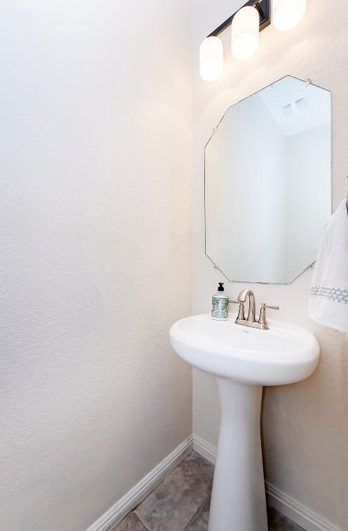 112 Moulins Ln, Georgetown, TX 78626 - bathroom featuring baseboards