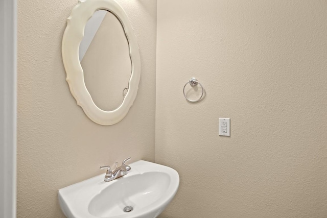 3300 Forest Creek Dr Unit 57, Round Rock, TX 78664 - bathroom featuring a sink