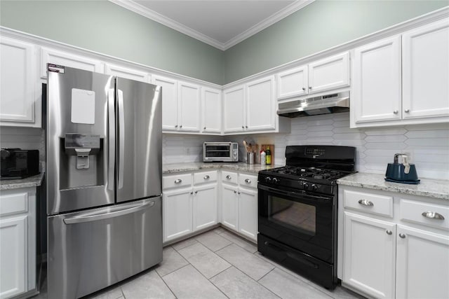 2317 Sycamore Trl, Round Rock, TX 78664 - kitchen with stainless steel refrigerator with ice dispenser, black range with gas cooktop, under cabinet range hood, crown molding, and backsplash