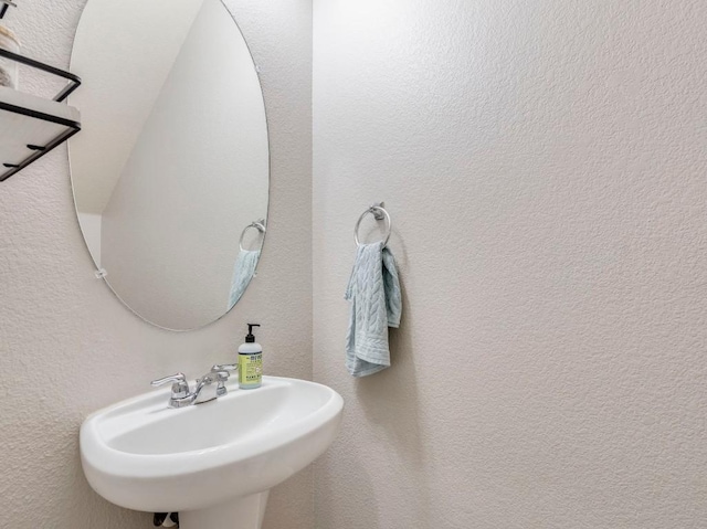 bathroom featuring a sink