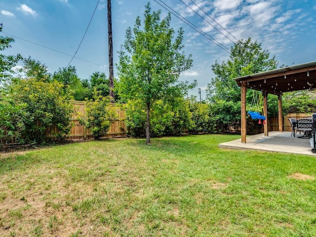 view of yard featuring a patio