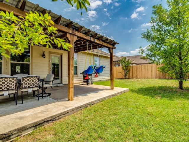 view of yard featuring a patio area